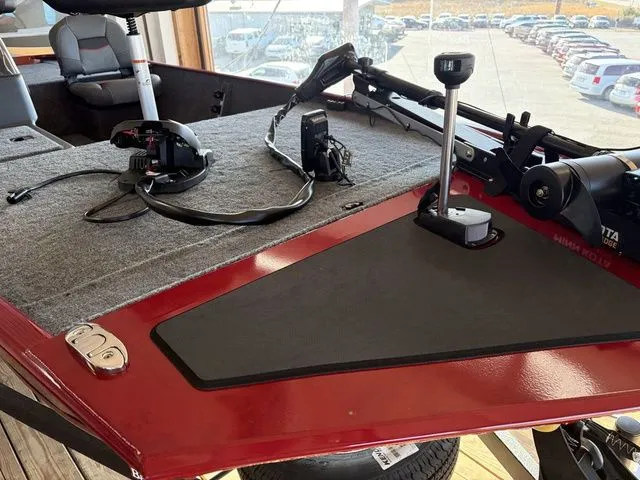 Slide: The Image of Tracker Bass Tracker Classic XL 2026 - 3