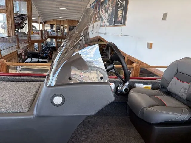 Slide: The Image of Tracker Bass Tracker Classic XL 2026 - 30