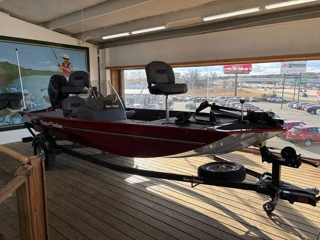 Slide: The Image of Tracker Bass Tracker Classic XL 2026 - 39