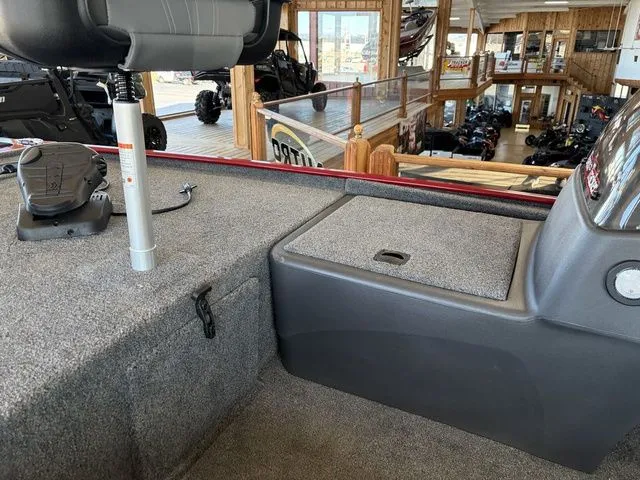 Slide: The Image of Tracker Bass Tracker Classic XL 2026 - 9