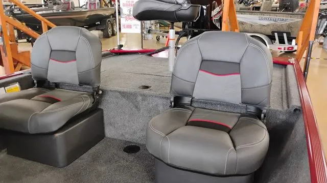 Slide: The Image of Tracker Bass Tracker Classic XL 2026 - 28