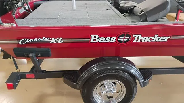 Slide: The Image of Tracker Bass Tracker Classic XL 2026 - 36
