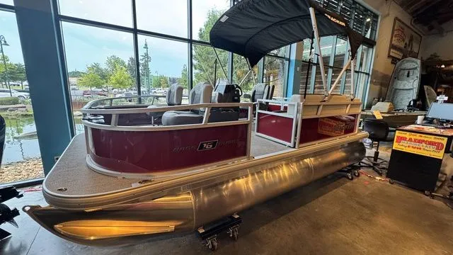 The Image of Sun Tracker Bass Buggy 16 XL 2026 - 1