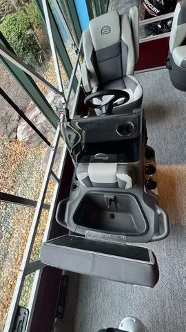 Slide: The Image of Sun Tracker Bass Buggy 16 XL 2026 - 13