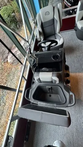 Slide: The Image of Sun Tracker Bass Buggy 16 XL 2026 - 4