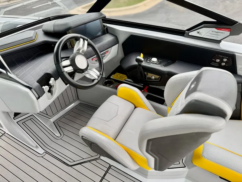 Slide: The Image of Nautique G25 2022 - 18