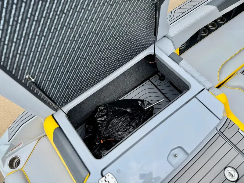 Slide: The Image of Nautique G25 2022 - 23