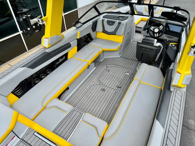 Slide: The Image of Nautique G25 2022 - 25