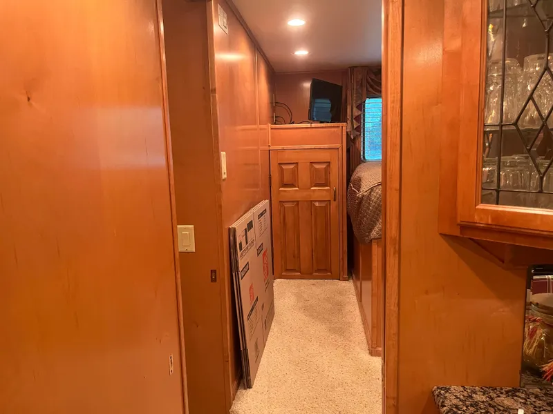 Slide: The Image of VIP mid-ship Port Side - 26