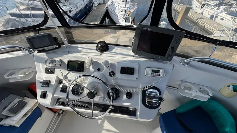 Slide: The Image of 1999 Mainship 350 Flybridge Helm - 32