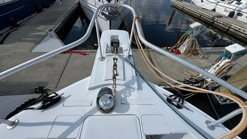 Slide: The Image of 1999 Mainship 350 Bow - 40