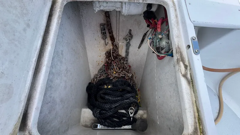 Slide: The Image of 1999 Mainship 350 Bow - 42