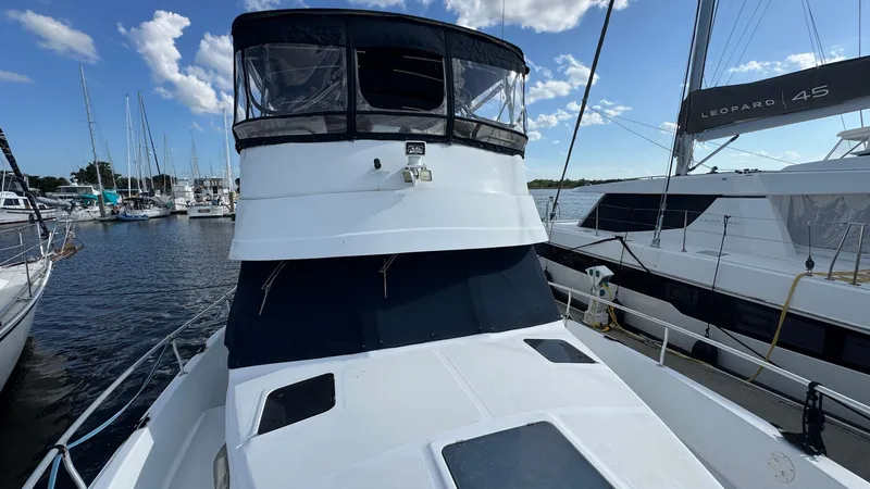 Slide: The Image of 1999 Mainship 350 Bow - 44