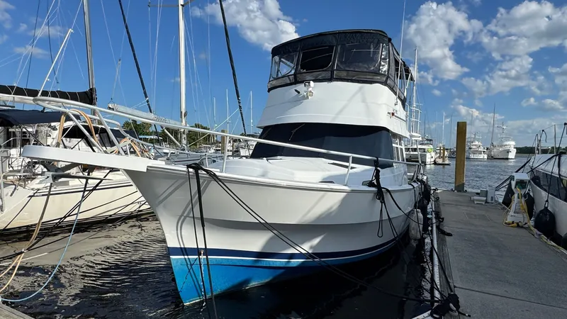 Slide: The Image of 1999 Mainship 350 Exterior Port - 62