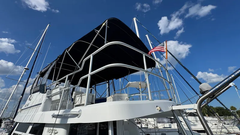 Slide: The Image of 1999 Mainship 350 Flybridge - 64