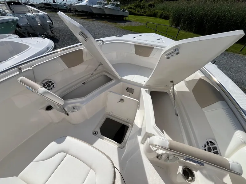Slide: The Image of 2024 Robalo R230 Center Console boat interior with storage and cup holders. - 10