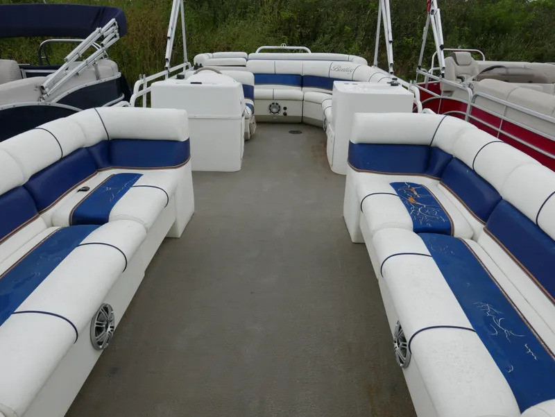 Slide: The Image of 2006 Bentley Pontoons 240 CRUISE with spacious seating and blue-white upholstery. - 4