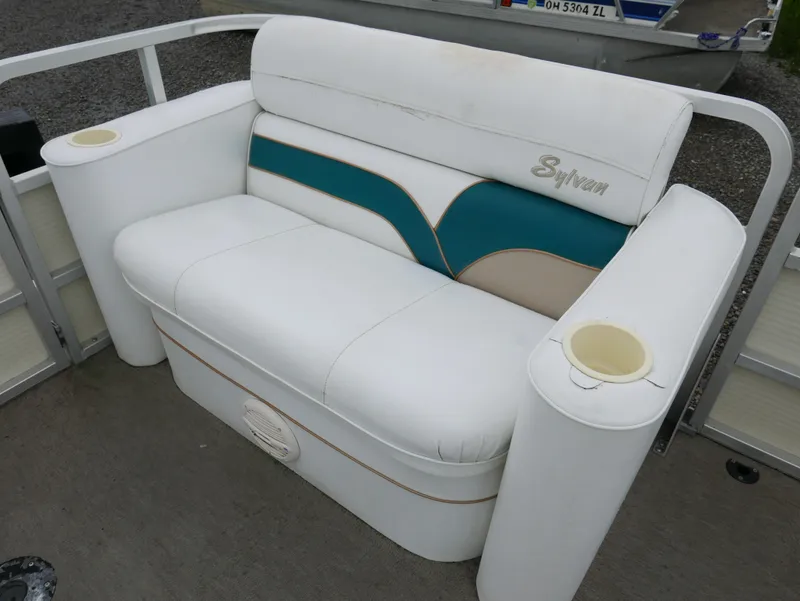 Slide: The Image of White and teal boat seat on 1996 Sylvan 820 Cruise Special Edition. - 6