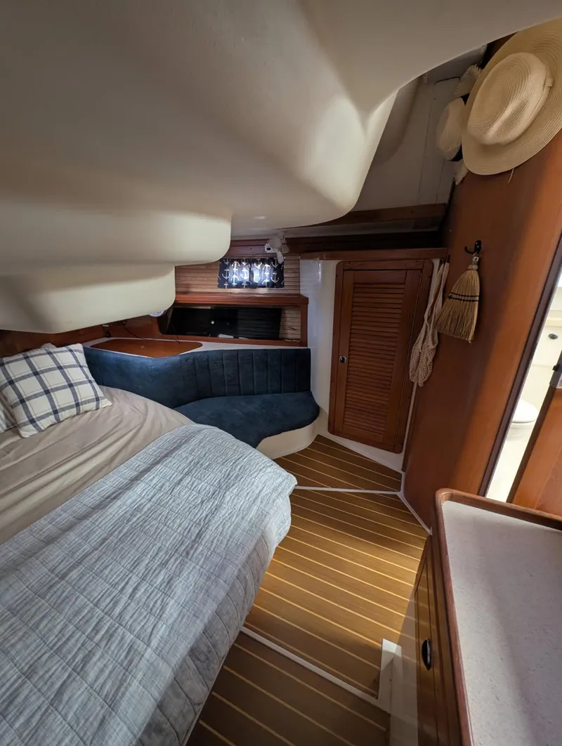 Slide: The Image of Catalina 400 1998 - 140