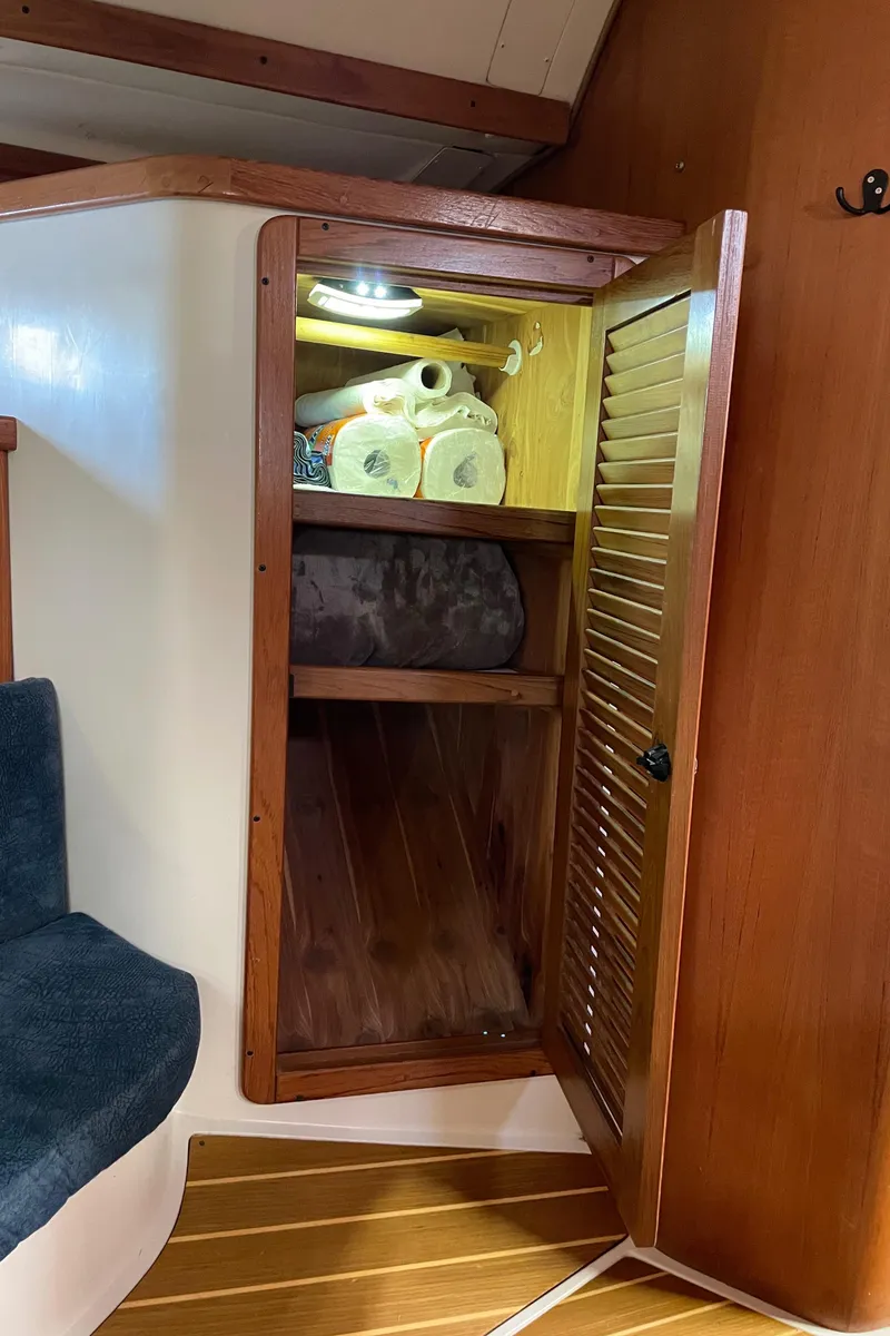 Slide: The Image of Catalina 400 1998 - 65