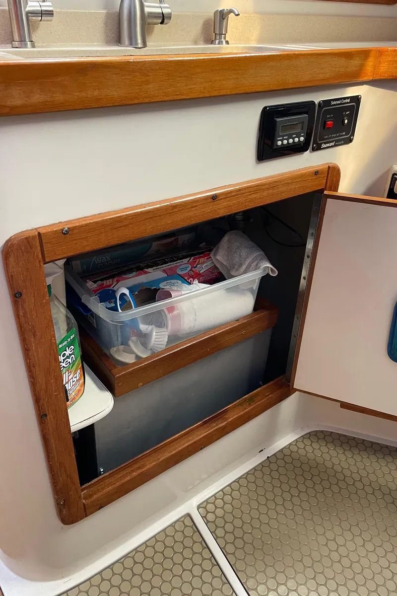 Slide: The Image of Catalina 400 1998 - 85