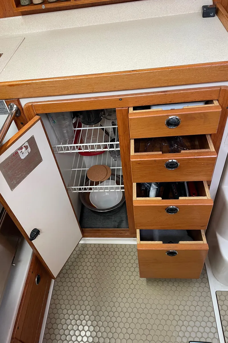 Slide: The Image of Catalina 400 1998 - 86