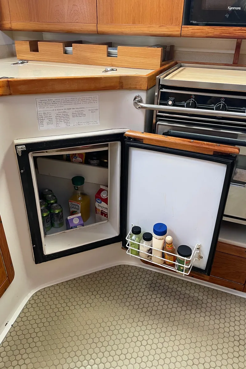 Slide: The Image of Catalina 400 1998 - 87