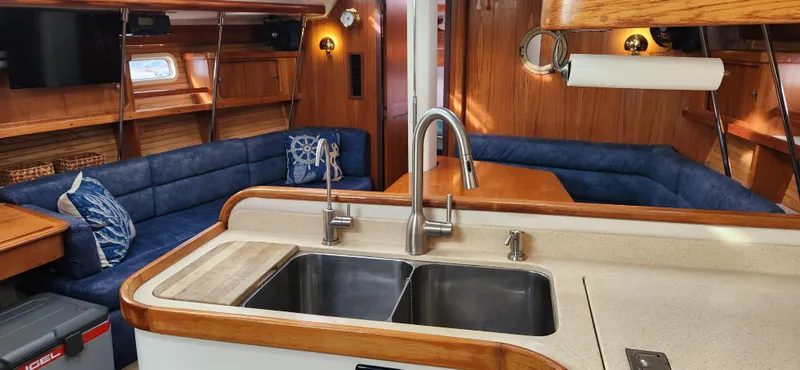 Slide: The Image of Catalina 400 1998 - 96