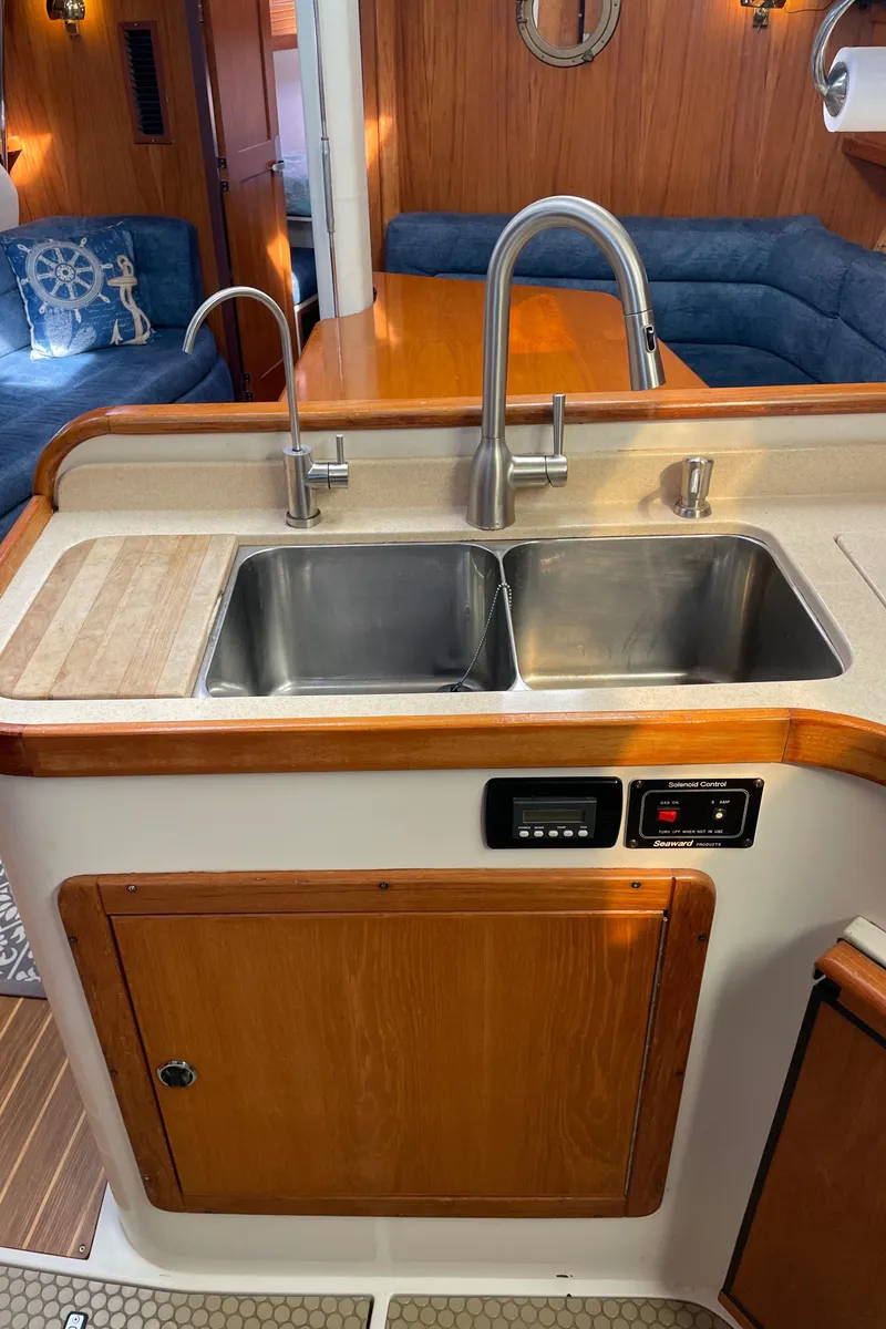 Slide: The Image of Catalina 400 1998 - 98