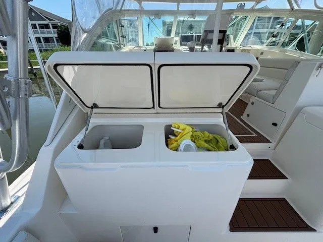 Slide: The Image of Albemarle 410 Express Fisherman 2004 - 18