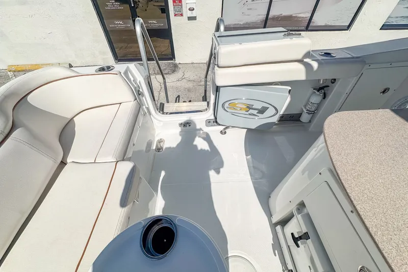 Slide: The Image of Sea Hunt Ultra 305 SE 2022 - 10