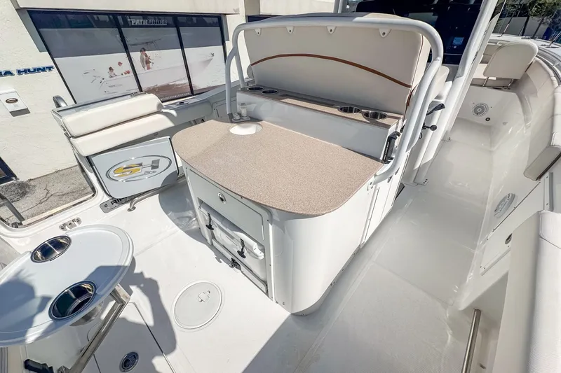 Slide: The Image of Sea Hunt Ultra 305 SE 2022 - 11