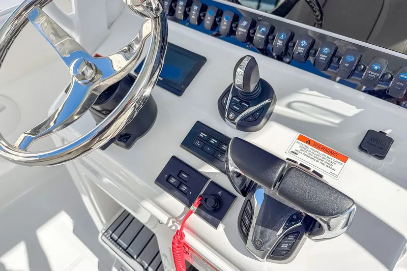 Slide: The Image of Sea Hunt Ultra 305 SE 2022 - 14