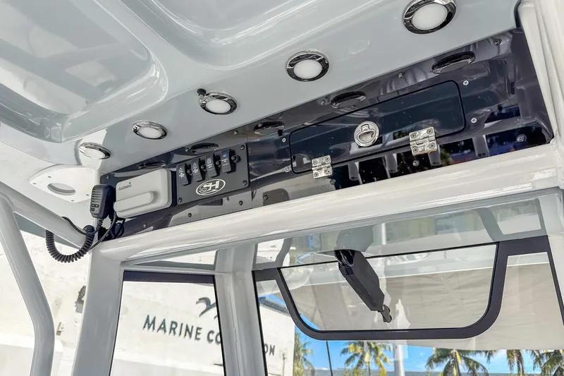 Slide: The Image of Sea Hunt Ultra 305 SE 2022 - 15