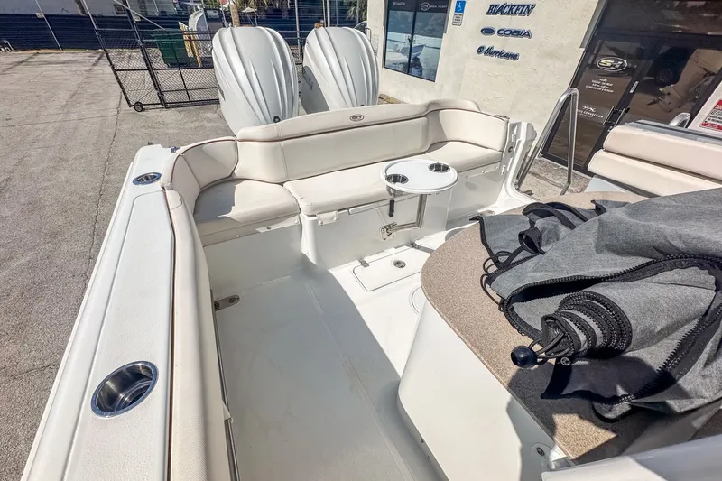 Slide: The Image of Sea Hunt Ultra 305 SE 2022 - 9