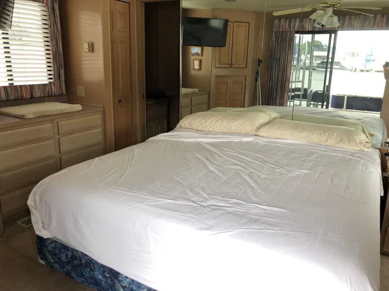 Slide: The Image of Bedroom interior of 1997 Sumerset 75' X 16' houseboat with bed, dresser, and window view. - 14