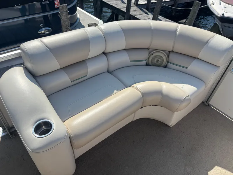 Slide: The Image of Luxurious seating on 2010 Harris FloteBote 200 Super Sunliner pontoon boat. - 5