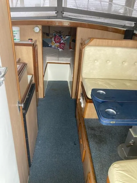 Slide: The Image of Bertram 28 Flybridge Cabin - 7