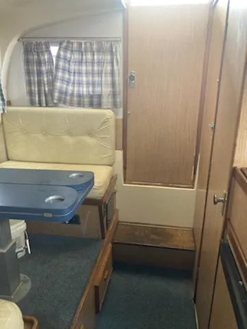 Slide: The Image of Bertram 28 Flybridge Cabin - 8