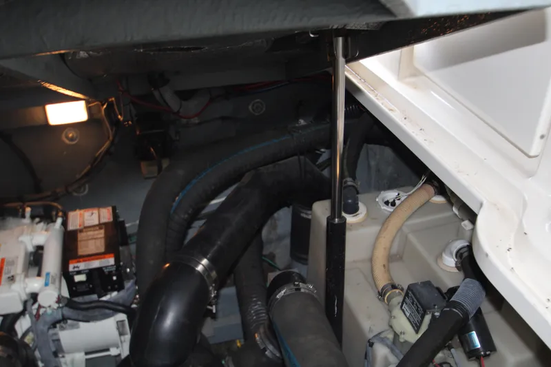 Slide: The Image of Sea Ray Sundancer 320 2003 - 50