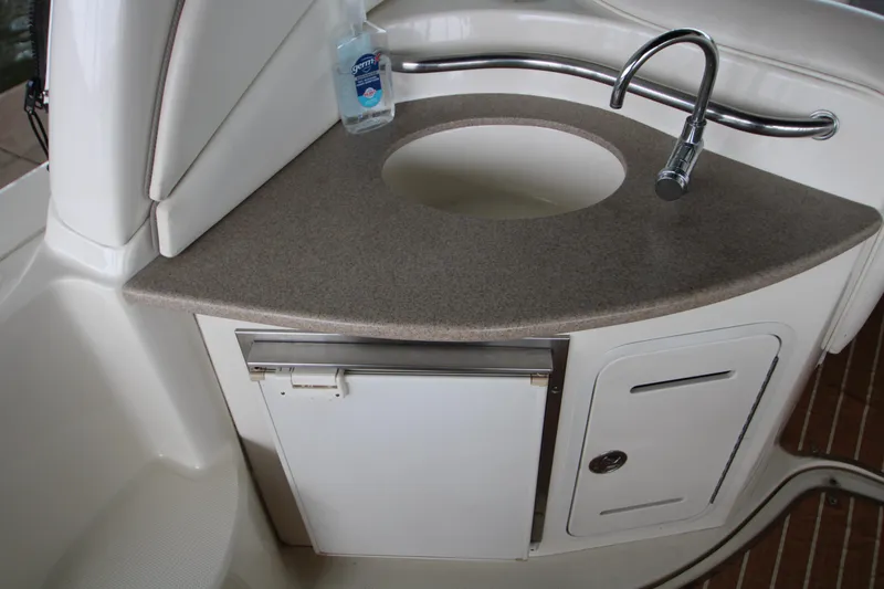 Slide: The Image of Sea Ray Sundancer 320 2003 - 69