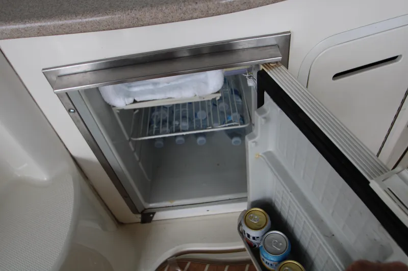 Slide: The Image of Sea Ray Sundancer 320 2003 - 70