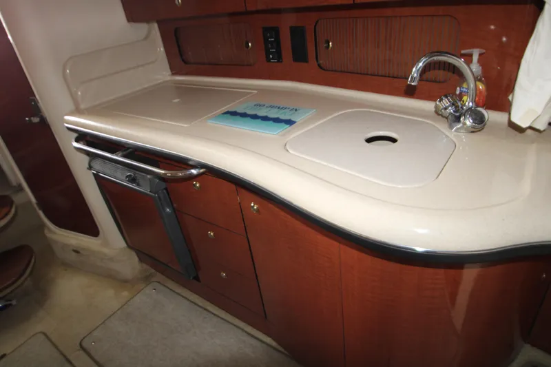 Slide: The Image of Sea Ray Sundancer 320 2003 - 84