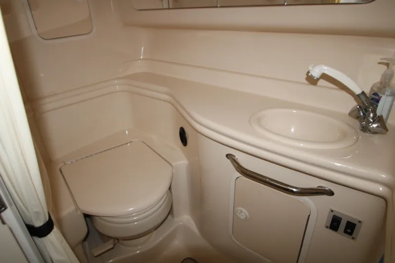 Slide: The Image of Sea Ray Sundancer 320 2003 - 85