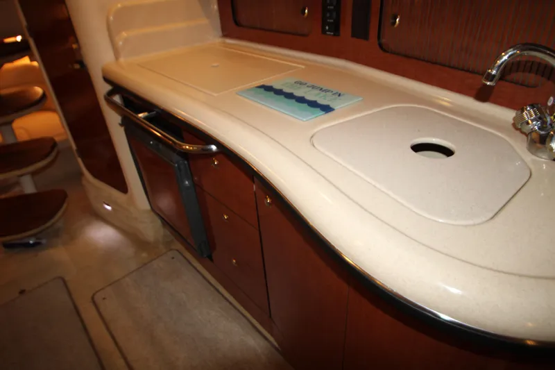 Slide: The Image of Sea Ray Sundancer 320 2003 - 92