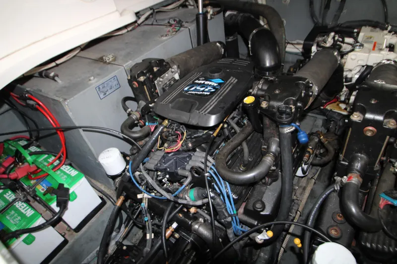 Slide: The Image of Sea Ray Sundancer 320 2003 - 96