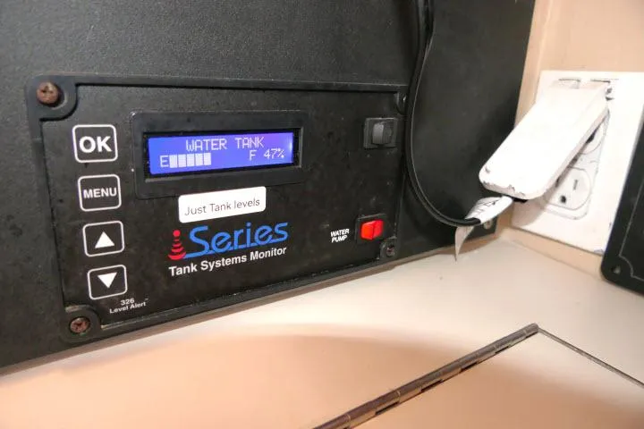 Slide: The Image of Tank systems monitor displaying water tank level at 47% on a Catalina 34, 1988 model. - 26
