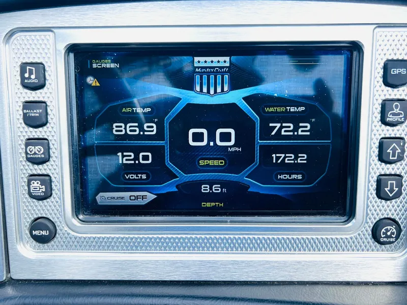 Slide: The Image of MasterCraft X25 2015 dashboard display showing air and water temperature, speed, and voltage. - 32