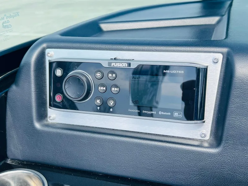 Slide: The Image of Fusion MS-UD755 stereo system on 2015 MasterCraft X25 boat dashboard. - 34