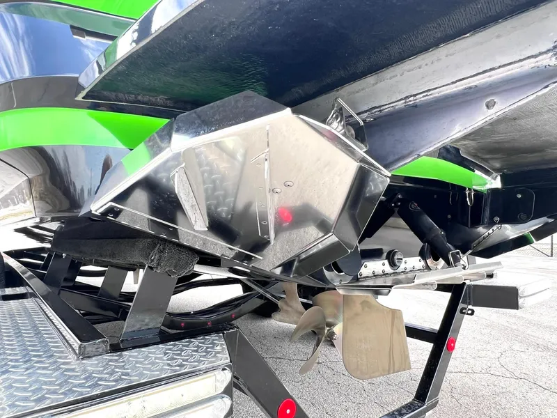 Slide: The Image of 2015 MasterCraft X25 boat underside with propeller and trailer details. - 43